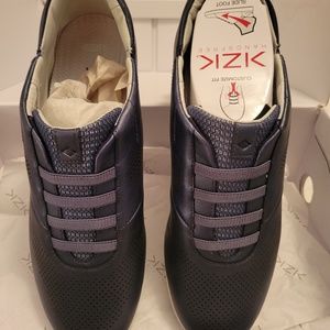 Kizik Women’s Atlanta Handsfree leather sneakers. Navy blue, size 10